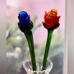BEAUTIFUL, VINTAGE, HAND-BLOWN, LAMPWORKED GLASS FLOWERS. 2-PIECES